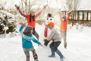 HOW YOU CAN STILL ENJOY AN OUTDOOR HOLIDAY GATHERING IN ANY WEATHER