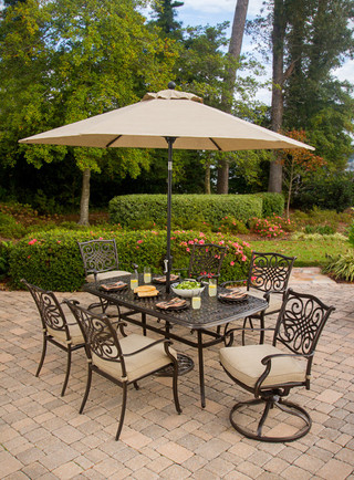 Purchasing an Outdoor Dining Set