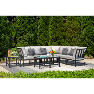 Must-have Items for an Outdoor Entertainment Space